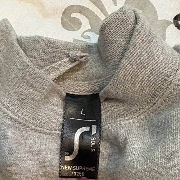 Supreme Gray Sweatshirt - Picture 2 of 3